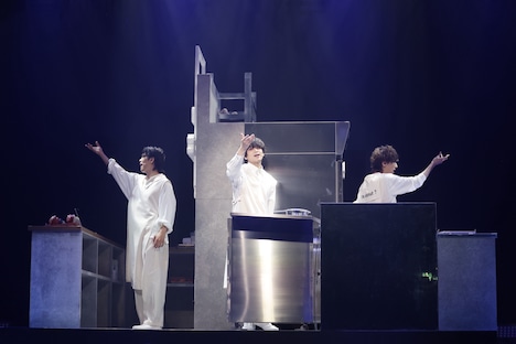 ミュージカル「I'm donut ?」より。（撮影：小境勝巳）