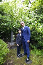 左から市川新之助、市川團十郎。