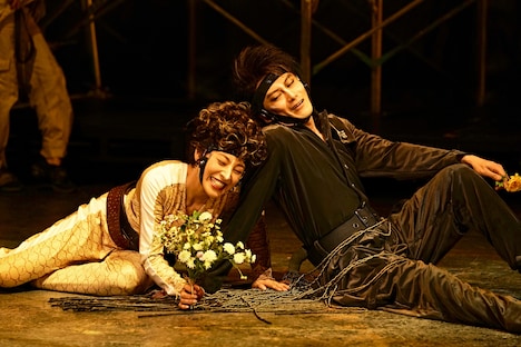 音楽劇「ある馬の物語」より。(撮影:細野晋司)