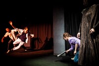 桃尻犬「瀬戸内の小さな蟲使い」より。（撮影：塚田史香）