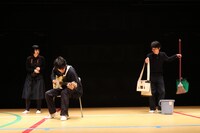 アンカル vol.2「昼下がりの思春期たちは漂う狼のようだ」より。（撮影：金子裕美）