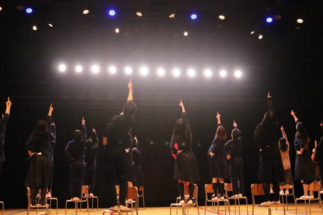 アンカル vol.2「昼下がりの思春期たちは漂う狼のようだ」より。(撮影:金子裕美)