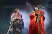 文学座公演「夏の夜の夢」より。