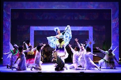 文学座「夏の夜の夢」開幕、演出の鵜山仁「芝居と人生、夢と現実が合わせ鏡のように交錯」