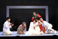 文学座公演「夏の夜の夢」より。