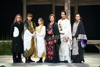 左から西田大輔、西銘駿、伊波杏樹、林一敬、松島勇之介、鈴木勝吾。