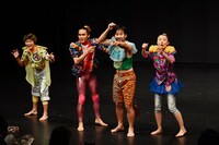 KAATキッズ・プログラム2023「さかさまの世界」より。（撮影：金子愛帆）