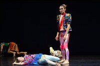 KAATキッズ・プログラム2023「さかさまの世界」より。（撮影：金子愛帆）