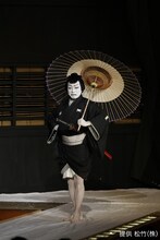 歌舞伎座新開場十周年「七月大歌舞伎」昼の部「三代猿之助四十八撰の内『通し狂言 菊宴月白浪』忠臣蔵後日譚 市川中車両宙乗り相勤め申し候」より。