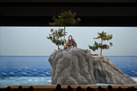 「俊寛」の様子。