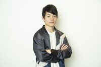 キリッとした表情で雰囲気が変わる中沢弘樹さん。（撮影：竪山隼太）