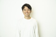 撮影を始めたばかりの、少し緊張気味の角隆一さん。(撮影:竪山隼太)