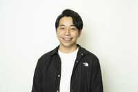 確かに目が印象的な佐竹佑基さん。（撮影：竪山隼太）