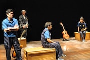 劇団青年座 第252回公演「黄色い封筒」より。(撮影:坂本正郁)