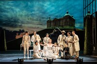 映画「マシュー・ボーン IN CINEMA / 眠れる森の美女」より。（Photo by Johan Persson）