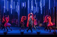 映画「マシュー・ボーン IN CINEMA / 眠れる森の美女」より。（Photo by Johan Persson）