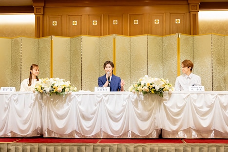 左から舞空瞳、水美舞斗、暁千星。(c)宝塚歌劇団