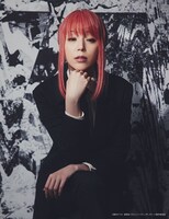 平野綾扮するマキマ。