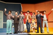 左から小澤亮太、ピクニック、十碧れいや、山本一慶、舞羽美海、松井勇歩、石田隼。