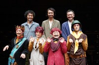 上段左から近藤良平、長塚圭史、阿部海太郎、下段左から小日向星一、吉田美月喜、富山えり子、栗原類。