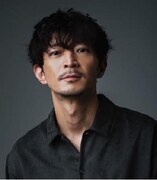 「イヴ・サンローラン展」音声ガイドのナビゲーターは津田健次郎