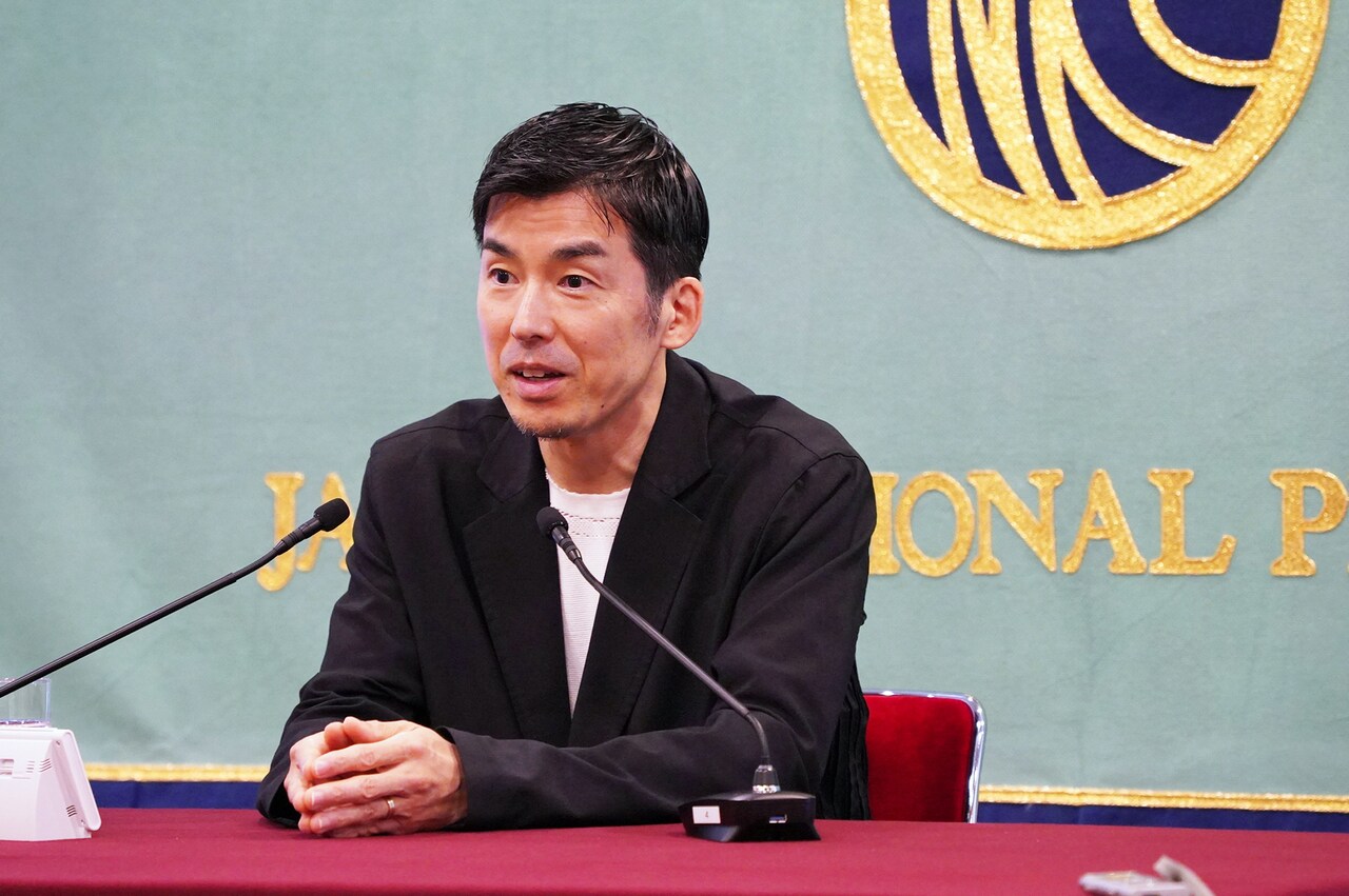 金森穣が書籍「闘う舞踊団」に込めた思い語る、「社会からこぼれ落ちていくものを提示したい」