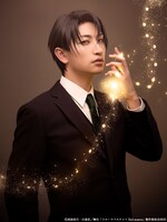 伊万里有扮する草摩はとり。