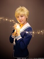 古賀瑠扮する草摩紅葉。