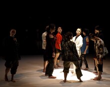 Baobab 第15回本公演 Re:born project vol.7+8「ボレロ -或いは、熱狂。」より。（撮影：大洞博靖）