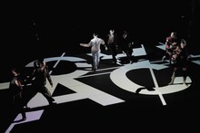 Baobab 第15回本公演 Re:born project vol.7+8「ボレロ -或いは、熱狂。」より。（撮影：大洞博靖）