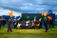 まつもと市民芸術館 新作野外公演「テンペスト」より。（撮影：山田毅）