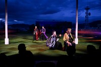 まつもと市民芸術館 新作野外公演「テンペスト」より。（撮影：山田毅）