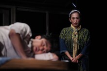 兵庫県立ピッコロ劇団 第76回公演「やわらかい服を着て」より。（撮影：堀川高志 / kutowans studio）