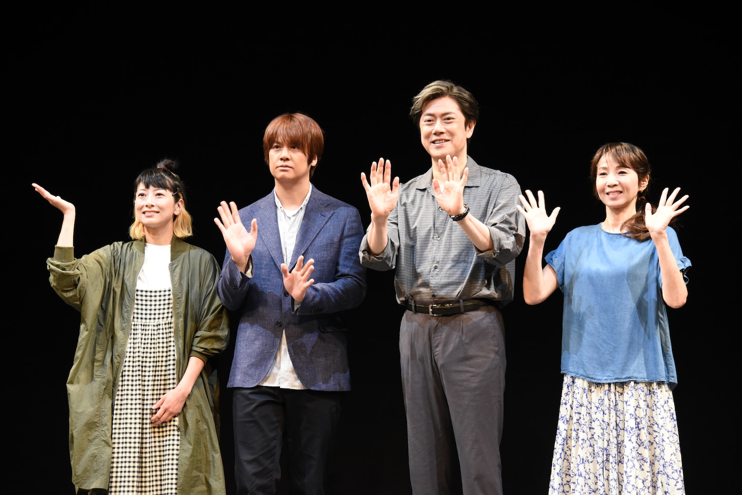 左から大塚千弘、浦井健治、山口祐一郎、保坂知寿。