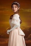 真彩希帆の扮装ビジュアル。(Photo by Leslie Kee)