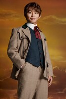 加藤清史郎の扮装ビジュアル。（Photo by Leslie Kee）