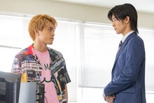 「トリリオンゲーム」に出演する原嘉孝（左）、目黒蓮（右）。(c)TBS
