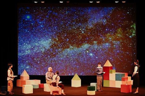 青年団「銀河鉄道の夜」より。（撮影：金子愛帆）