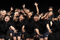 青森中央高校演劇部×福島県の高校生たち「もしイタ ～もし高校野球の女子マネージャーが青森の『イタコ』を呼んだら」より。（撮影：冨田了平）