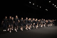 青森中央高校演劇部×福島県の高校生たち「もしイタ ～もし高校野球の女子マネージャーが青森の『イタコ』を呼んだら」より。（撮影：冨田了平）