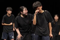 青森中央高校演劇部×福島県の高校生たち「もしイタ ～もし高校野球の女子マネージャーが青森の『イタコ』を呼んだら」より。（撮影：冨田了平）