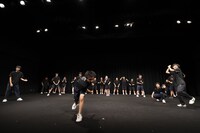 青森中央高校演劇部×福島県の高校生たち「もしイタ ～もし高校野球の女子マネージャーが青森の『イタコ』を呼んだら」より。（撮影：冨田了平）