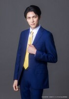 輝馬扮する駿河冬一。