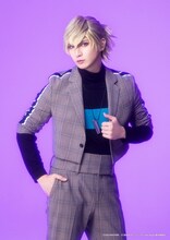 小波津亜廉扮する高槻神楽。