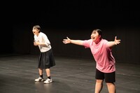青森中央高校演劇部「ジンコちゃんの世界」より。（撮影：鈴木竜一郎）