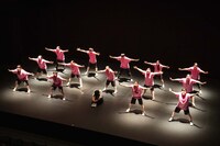 青森中央高校演劇部「ジンコちゃんの世界」より。（撮影：鈴木竜一郎）