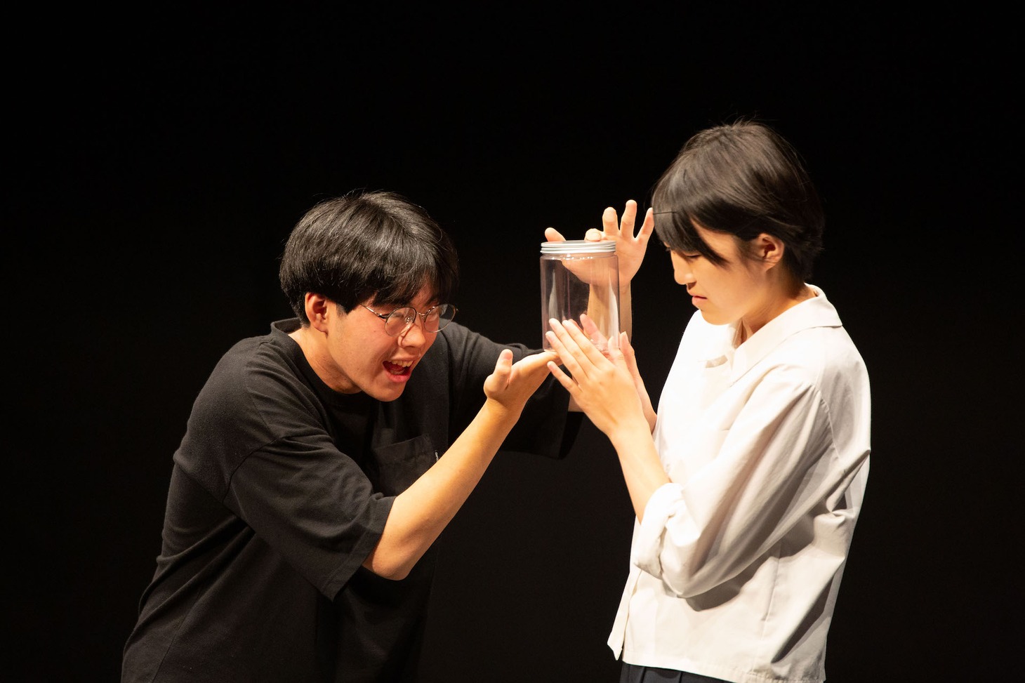 青森中央高校演劇部「ジンコちゃんの世界」より。（撮影：鈴木竜一郎）