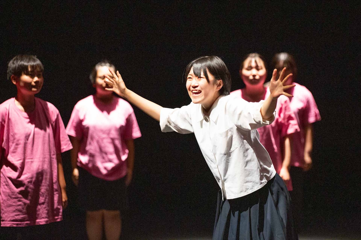 青森中央高校演劇部「ジンコちゃんの世界」より。（撮影：鈴木竜一郎）