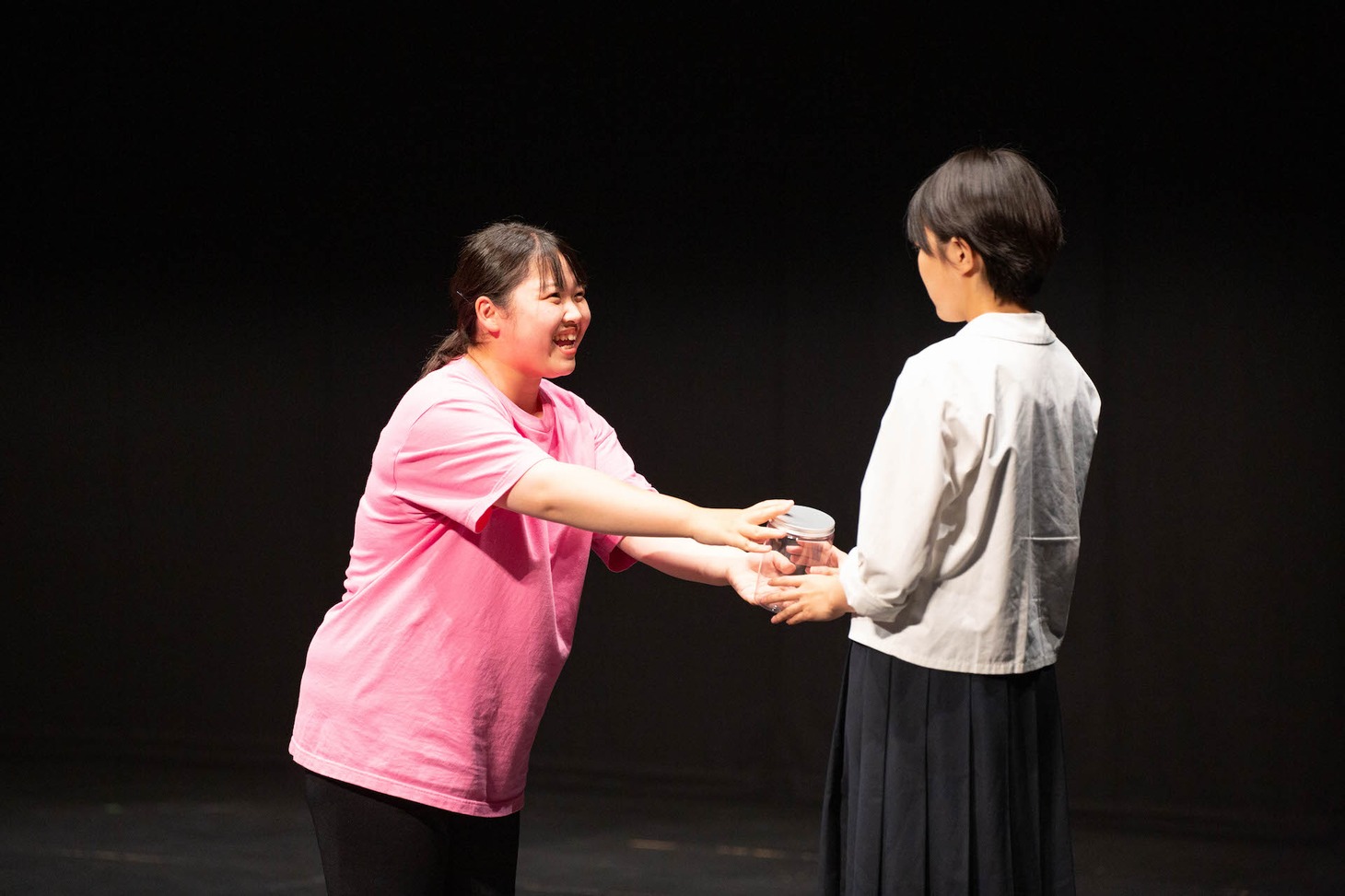 青森中央高校演劇部「ジンコちゃんの世界」より。（撮影：鈴木竜一郎）