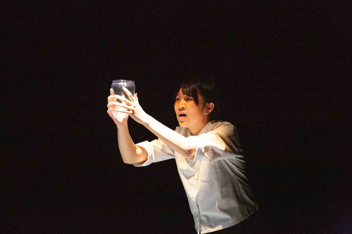 青森中央高校演劇部「ジンコちゃんの世界」より。（撮影：鈴木竜一郎）